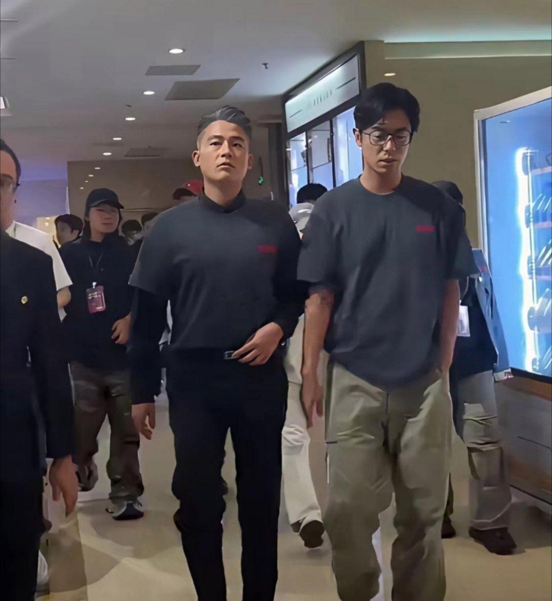 欧豪都要快变成大叔了，感觉朱亚文都比他要年轻……​​​