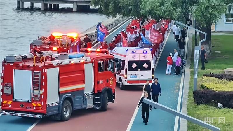 朝阳暴走团团长发声：不要妖魔化我们！这个女团长说：我们只是让救援车在路边排好