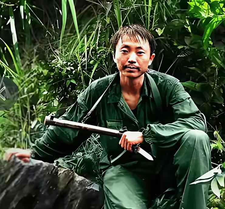 这人叫邵军青，本来是机关里画地图、算距离的参谋，一天兵都没带过。1987年，他主