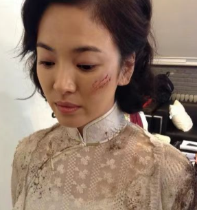 宋慧乔真的是纯天然美女啊，这么近距离一点瑕疵都没有，人也温柔​​​