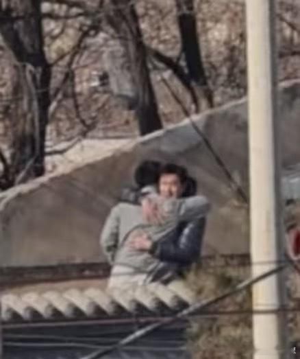 肖战这剧组氛围挺欢乐，和同事处成了哥们