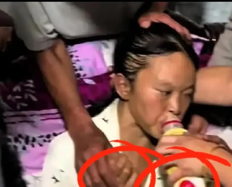 临死前，28岁的杨玉敏躺在床上，瘦得只剩下一把骨头，用尽最后的力气说想喝口冰水