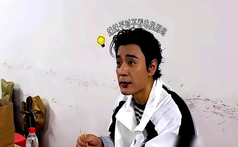 孙楠组局吃饭，直接把闺女往王赫野旁边一推，来，你俩合个影。小姑娘脸刷就红了，王赫野举着手机也不知道该