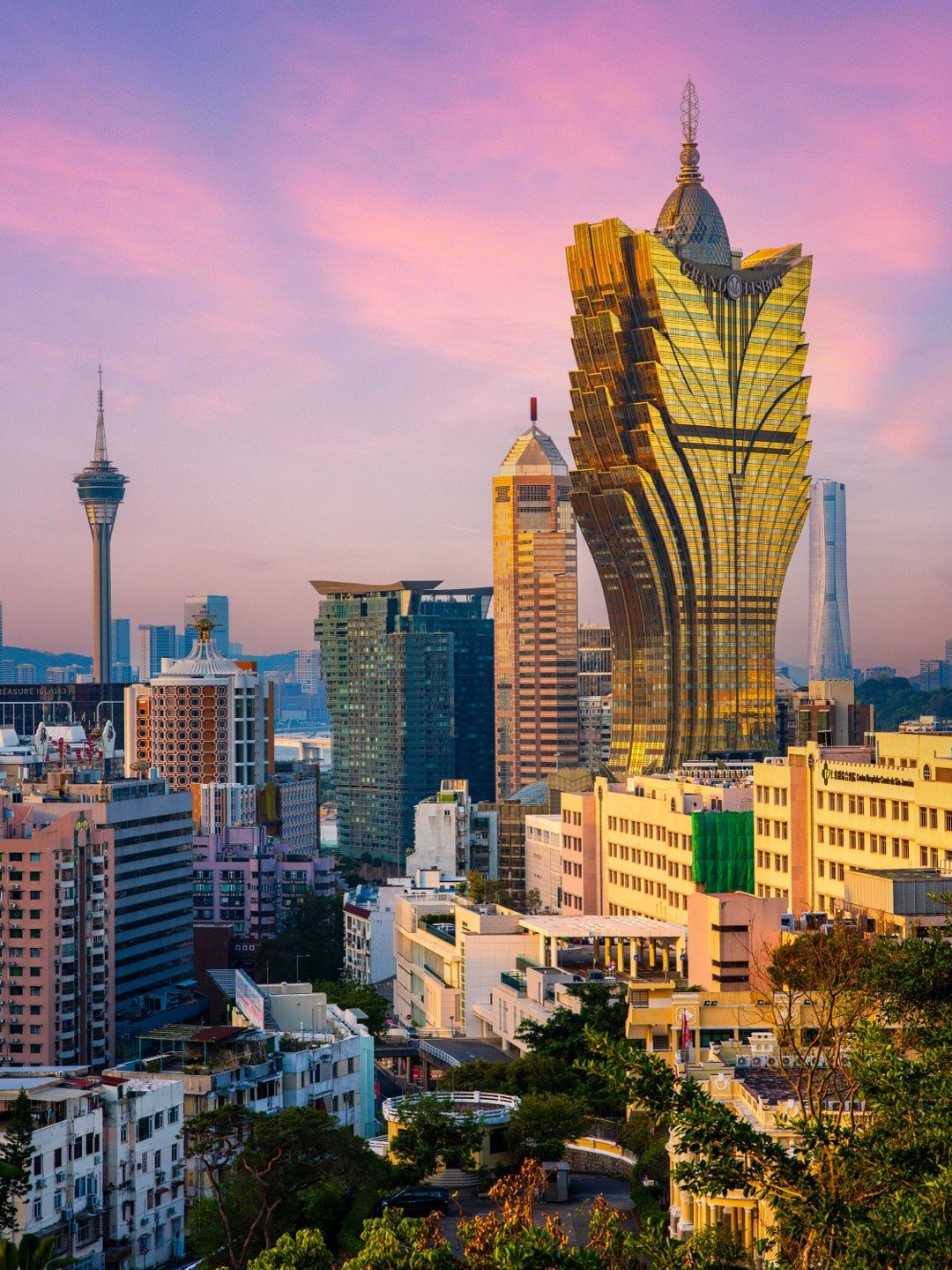 又是精彩的一天，从日暮到黄昏，澳门的美景让快门根本停不下来。架起相机捕捉光影流转