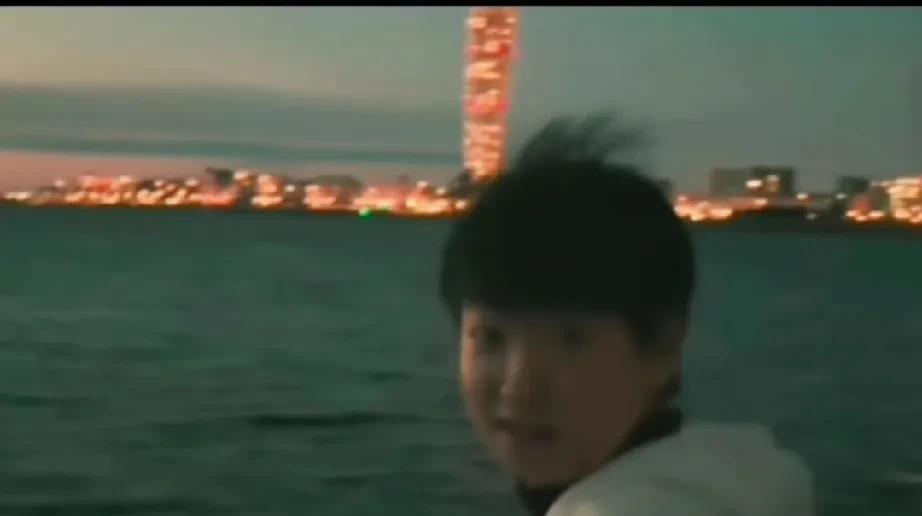 莎莎你不应该啊！停不下来啊，刷一下是莎莎在夕阳下回眸一笑的美照，再刷还是……[