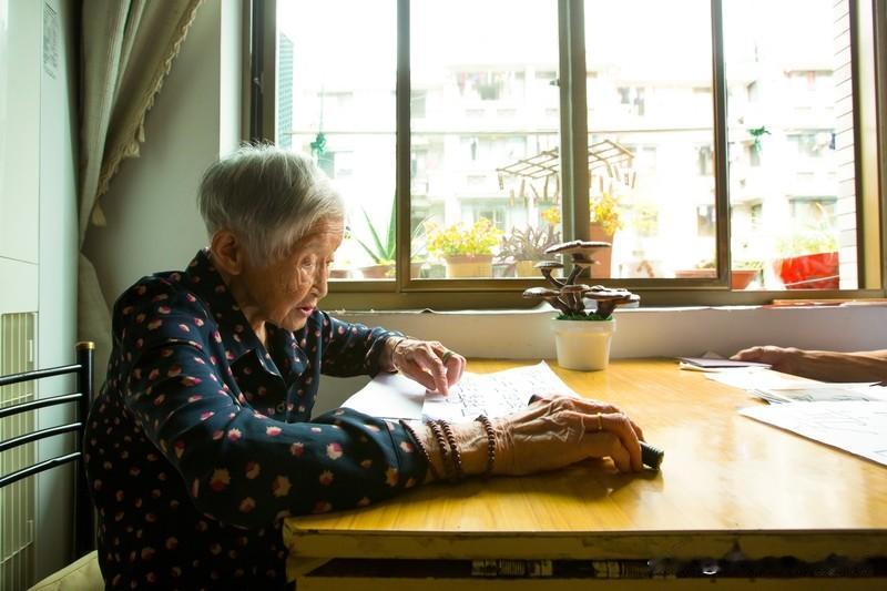 武汉95岁奶奶的“长寿菜单”武汉这位95岁奶奶的“长寿菜单”太牛了！刷爆社交平