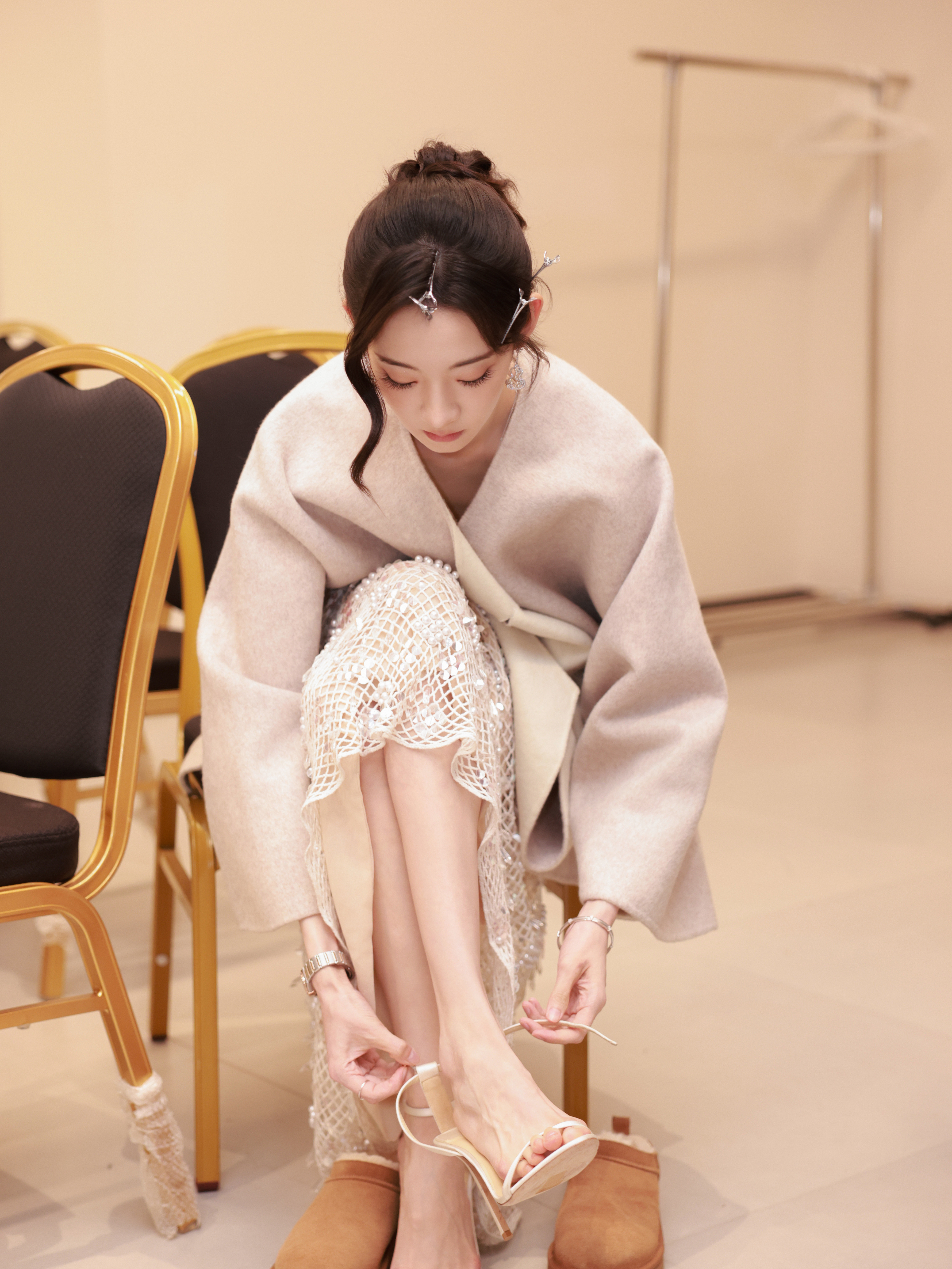 张艺凡隔着屏幕都闻到香味了​​​