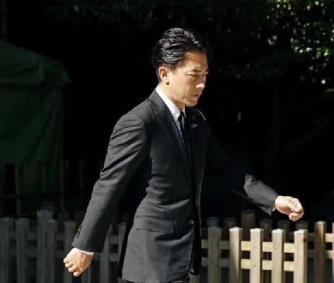 后悔了，早知道高市早苗这么拉胯，麻生太郎还不如支持石破茂或者小泉进次郎。石破茂