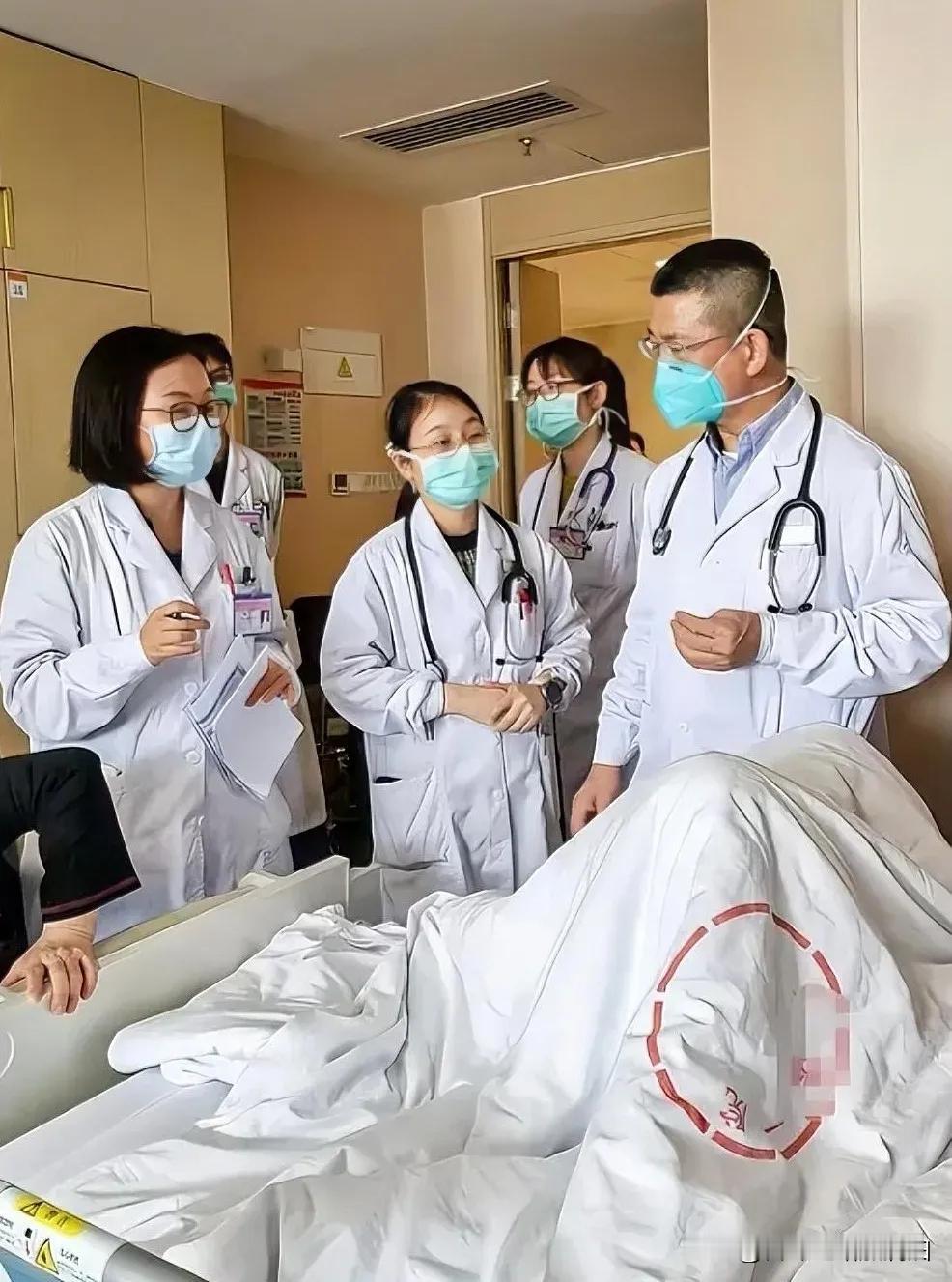 我堂姐的儿媳妇是湘雅医院妇产科护士，我打听知不知道那位研究生的事，她说，大家