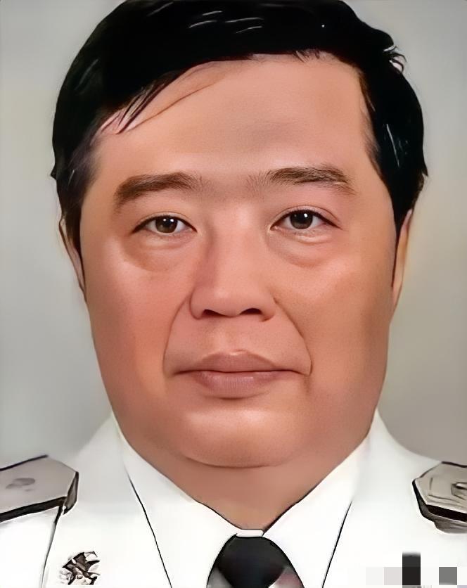 1998年，香港贺龙之子贺鹏飞，香港贺龙之子贺鹏飞，看四下没人，闪身冲进一间商人