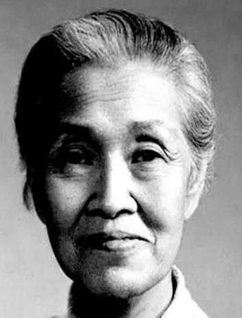 1964年，一名怀孕三个月的孕妇，眼看就要被推进手术室做切除子宫手术，怎料，林巧