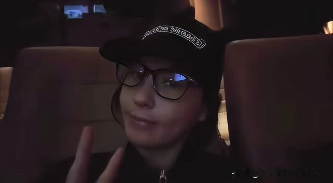 哇塞，张柏芝真的很喜欢星爷的电影啊，不但连到了18场，表示对他电影的足够支持，产