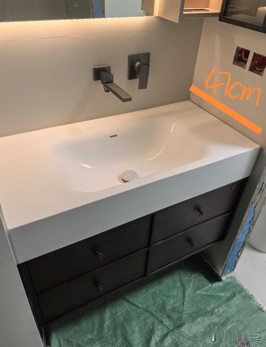 千万不要预埋水龙头，会变得不幸由于空间有限，柜体进深太浅，家里一共预埋了四个入