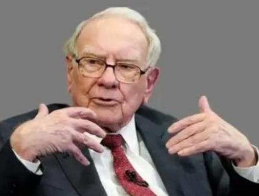 95岁巴菲特退休爆预言：“美日会更强大”！人们在猜“咋不提中国”时，没成想他关于