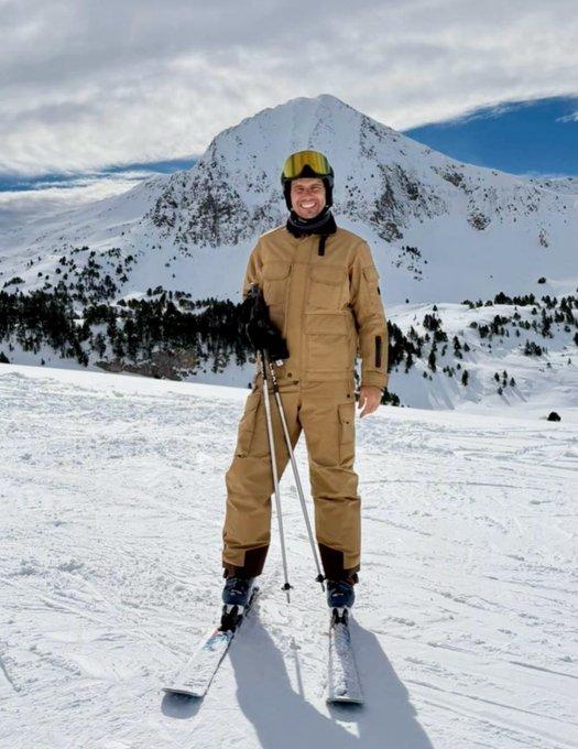 纳达尔也蹭了把米兰冬奥会的热度。分享了高山滑雪的照片。看着也挺帅气呀。