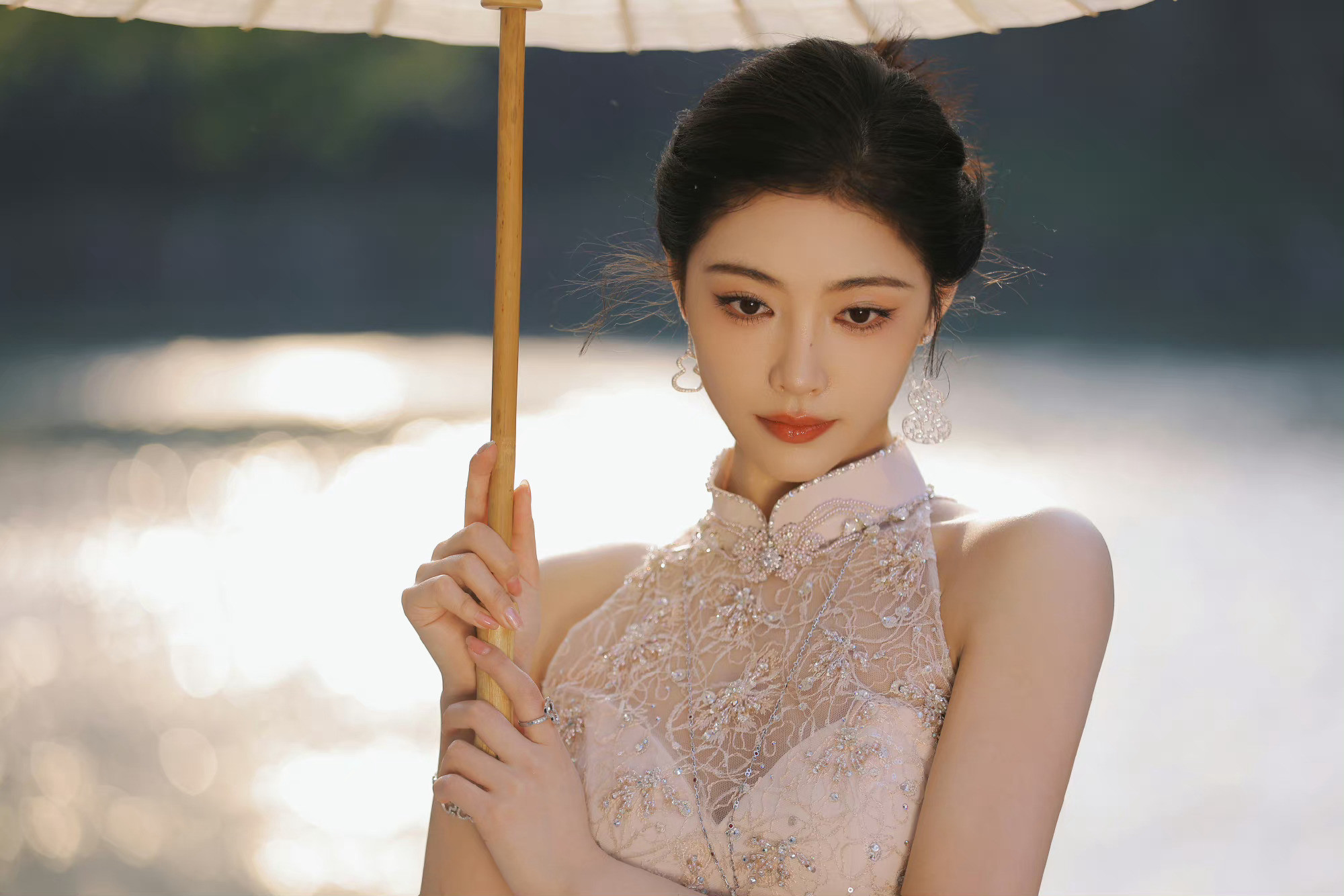 许佳琪，精致柔美​​​