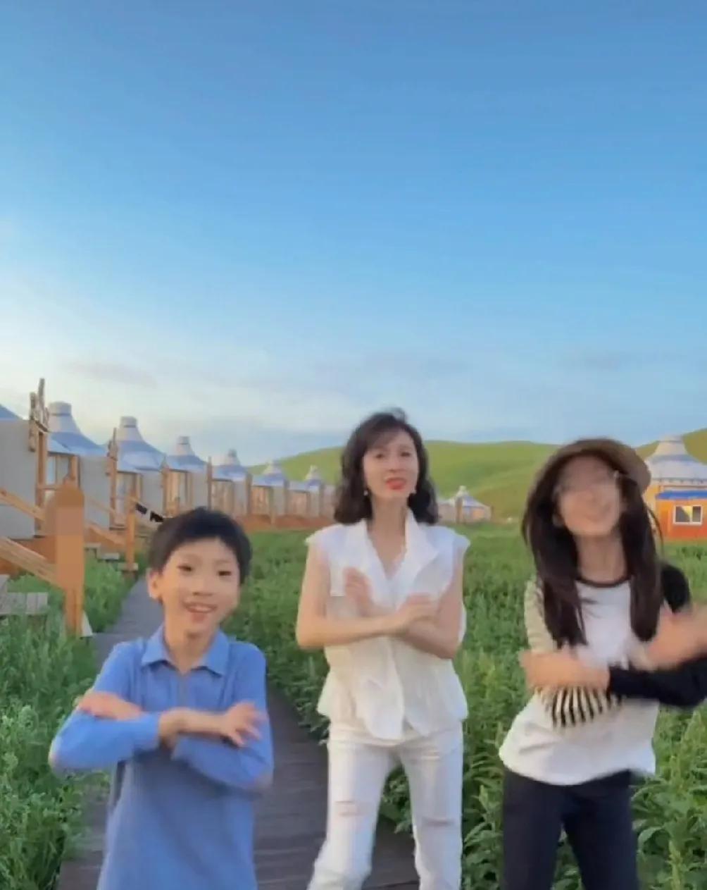 金巧巧发布与一双儿女跳舞的视频，评论区有人嫌弃她孩子不好看，说没遗传到她的高颜值