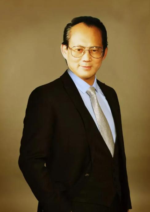 “美国条件更好，带着你的孩子移民美国吧！”这是我国医学专家吴天一前往美国与家人