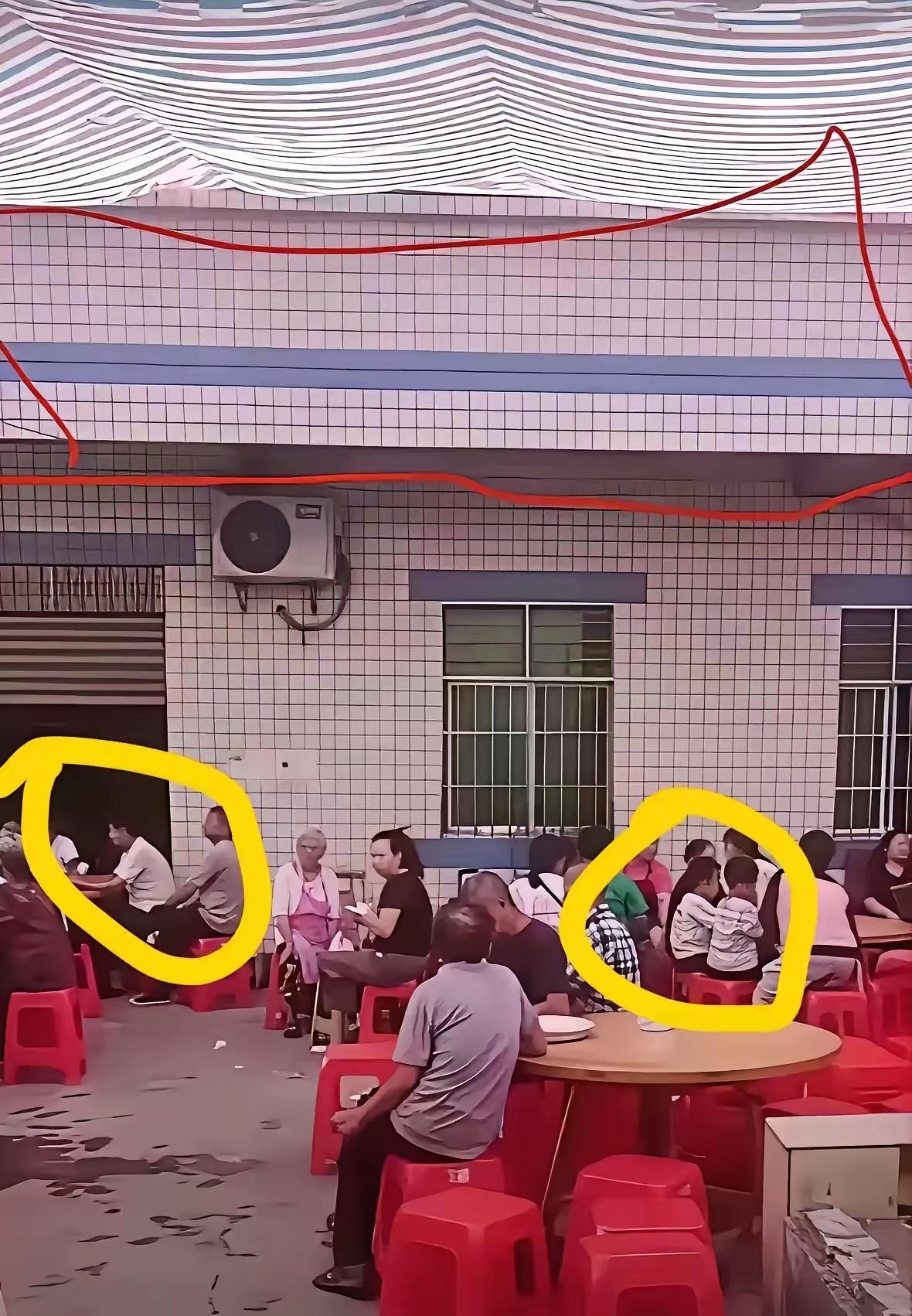 真不能全怪主家。他是村里的低保户，本来不想办，是乡亲们劝“娃争气，该办”，才硬着