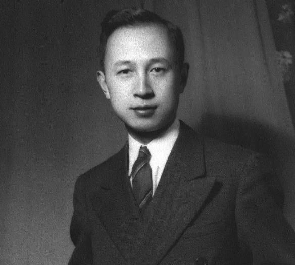 1964年，钱学森在家吃晚饭时，突然闻到了一道菜的味道有些发苦，就皱了皱眉，对家
