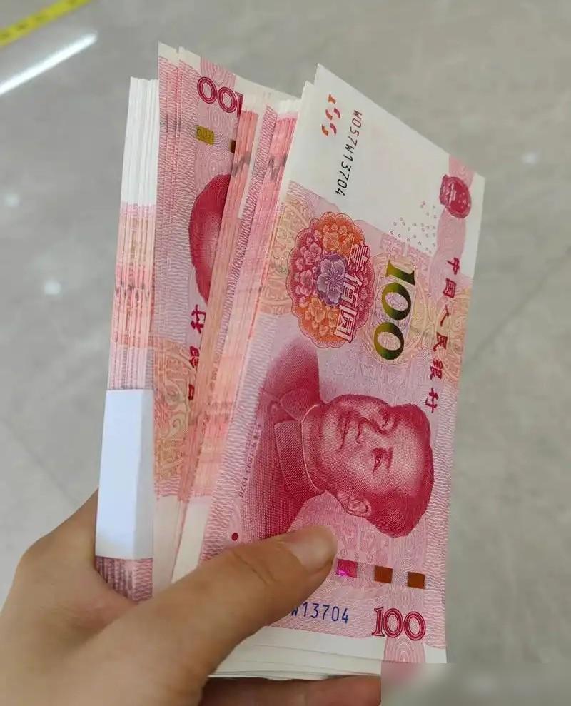 我一个月退休金5200，上次想外孙了，买了一大堆吃的去女儿家看外孙，女婿从头到尾