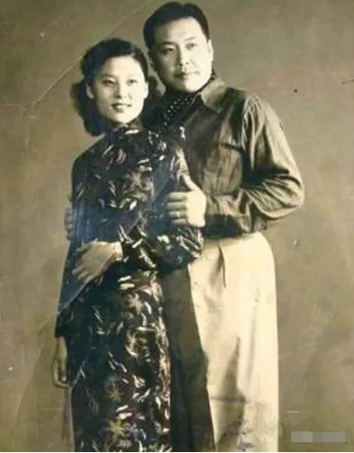 1936年，21岁袁世凯女儿嫁给18岁官二代曹士岳。婚礼当晚，新郎兴致全无，怒斥