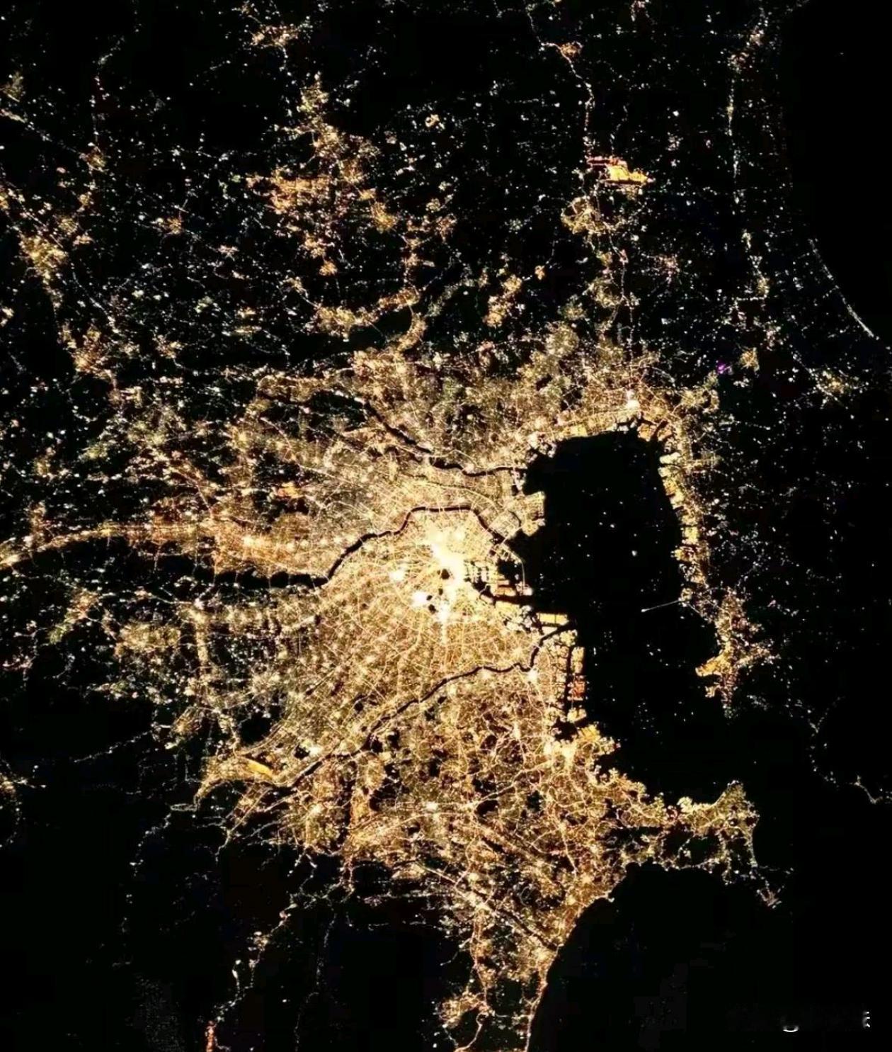 这座城市是哪儿啊？发展的也太恐怖了