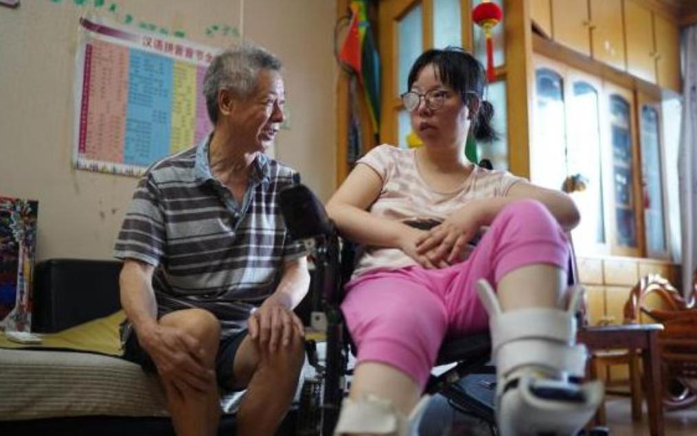 2012年，安徽30岁医学博士怀孕后瘫痪在床，生下儿子后丈夫却说：“我们离婚吧，