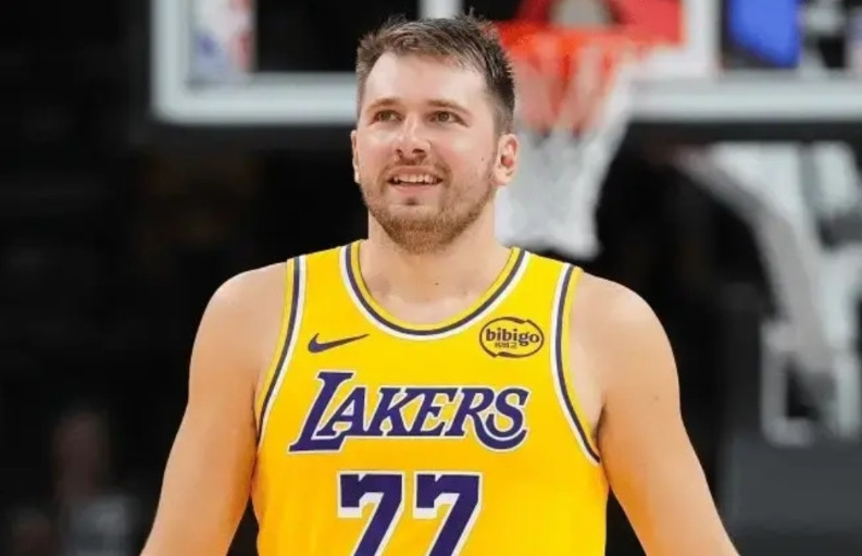 湖人这个球队真的奇怪！当你觉得湖人稳赢的时候，他给你输了。这不，打个残阵的老鹰，