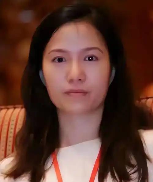 翁帆有身份,是清华高研院的助理研究员。拿了清华大学的建筑历史学博士。可总有人