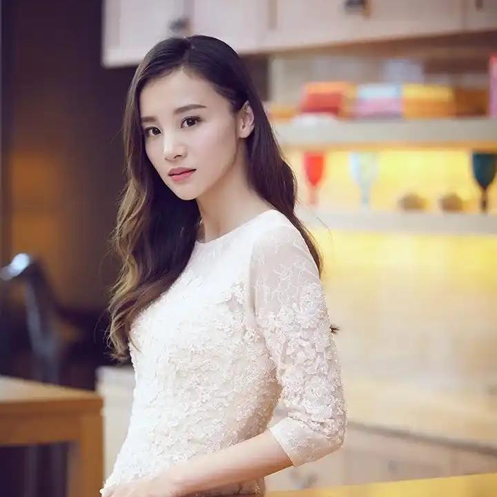 演员章龄之说：“有一次我和陈龙在聊天，我说有句话说了你可别生气啊，他说什么话？我