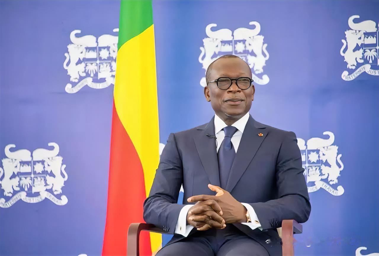 贝宁一小撮士兵搞事情，冲进国家电视台自称“重建军事委员会”，高调宣布罢免总统塔隆