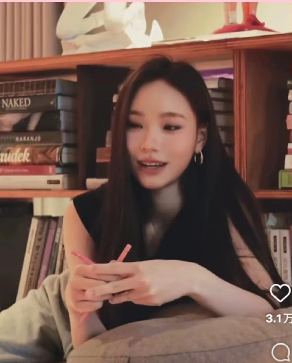 今天又被小S的女儿惊艳到了！虽然二女儿长得一点都不像小S，也不像她爸爸，但是，