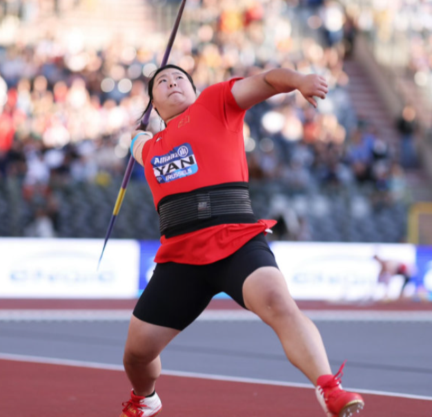 严子怡，这夺冠方式太有意思！9月27日晚上，名古屋亚运会女子标枪决赛，这姑娘上场，第一投，70米46