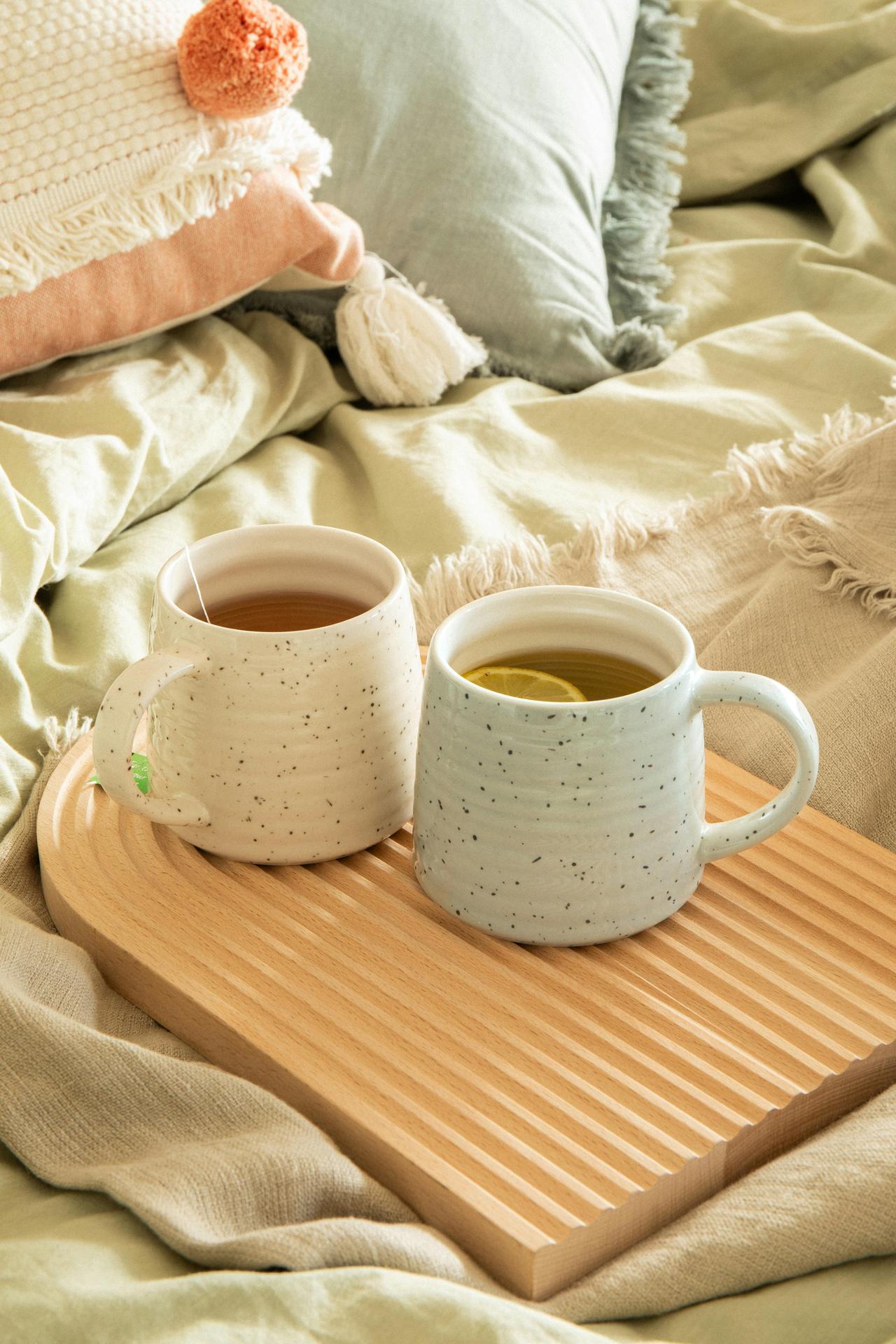 女人，能不离婚，就不要离婚了。离婚的苦轻易不要吃。离婚后，一个人支撑