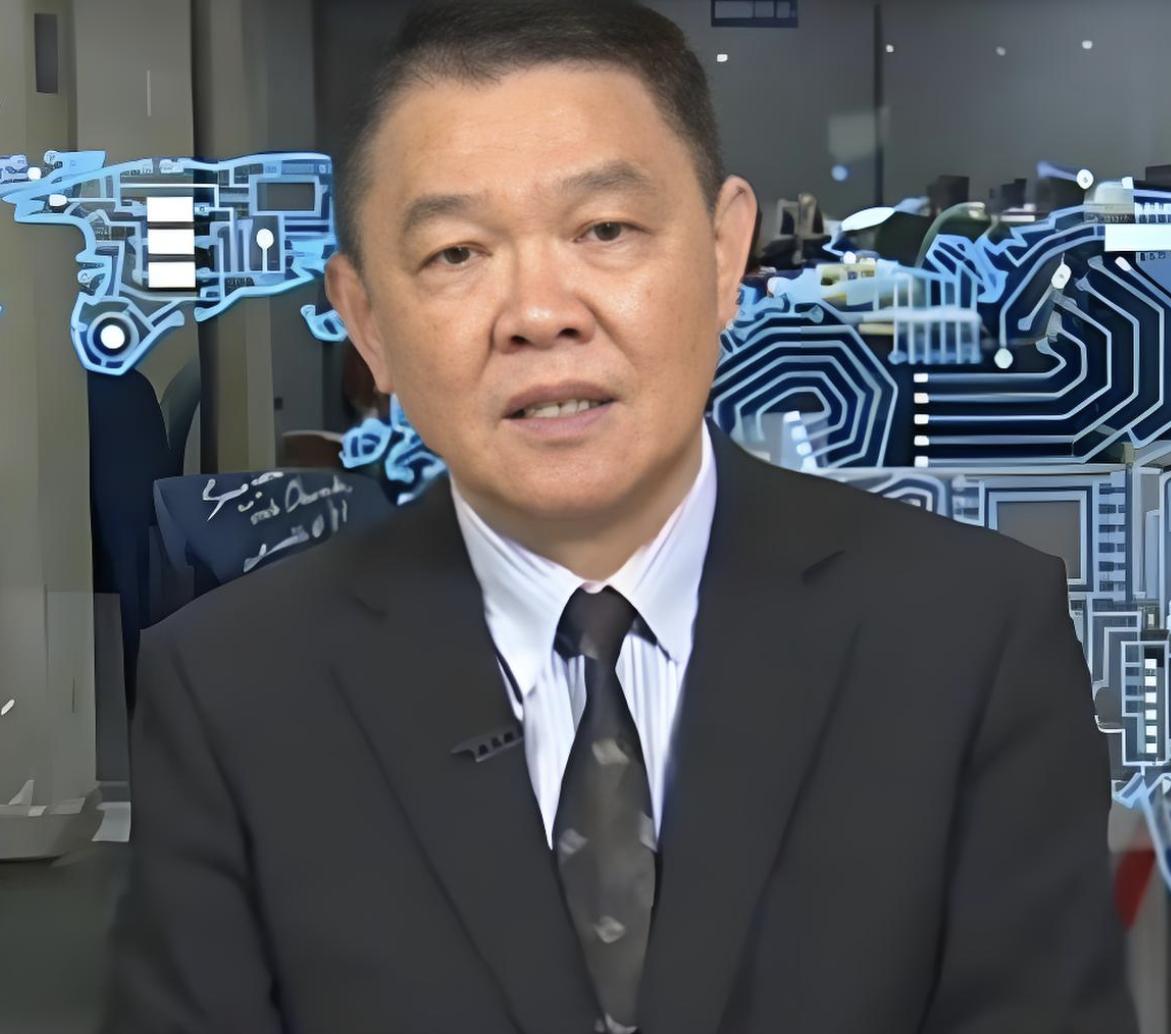 中天专家：原来以为电磁弹射很难，因为美国的福特号航母，测试3年5个月。而福特