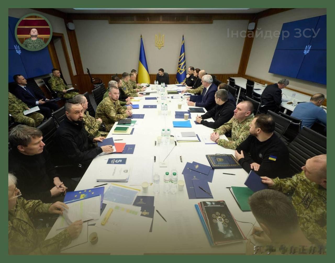 泽连斯基难道现在还在犹豫中目前泽连斯基可能是真的不想投降，但是为了满足俄罗斯和