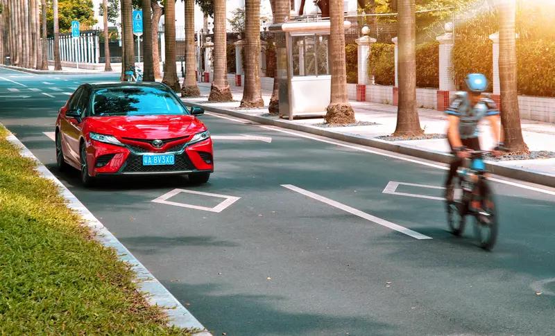 凯美瑞2.0豪华版真是一款不错的中高档轿车。它搭载2.0升自然吸气发动机，167