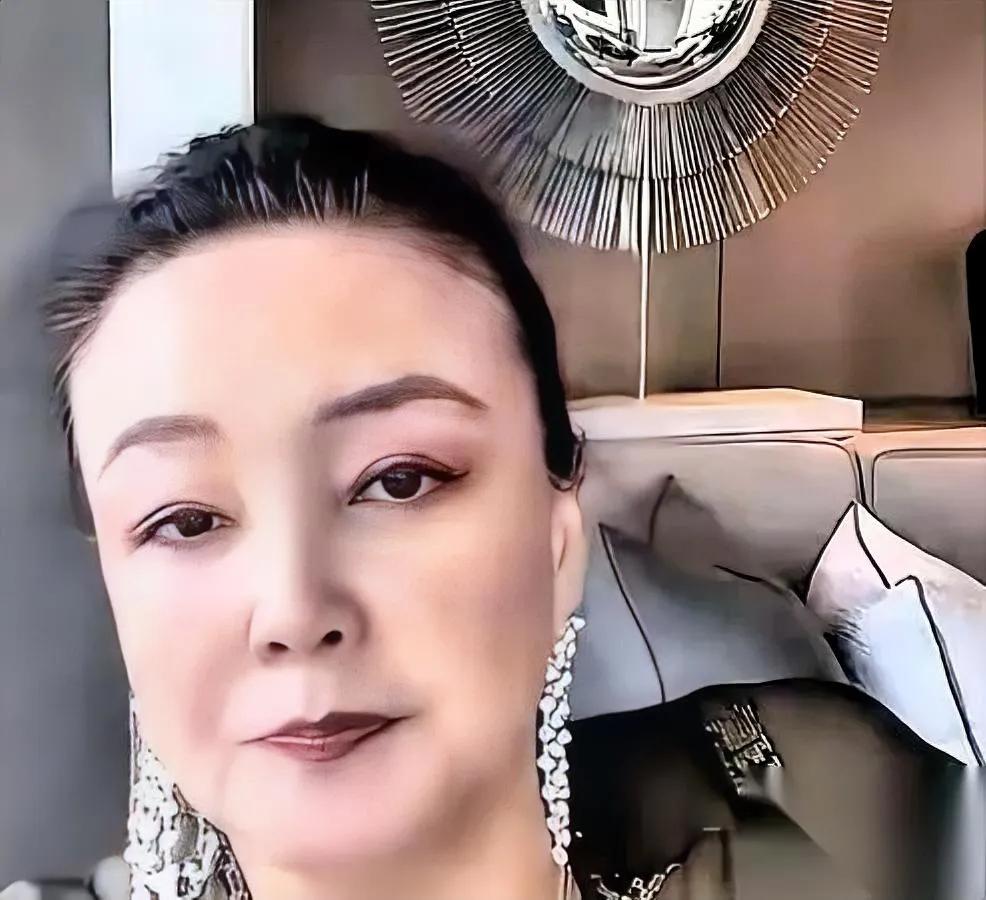 张兰最近的状态，看得人直拍大腿！从台北回来后，她像打通了任督二脉——以前