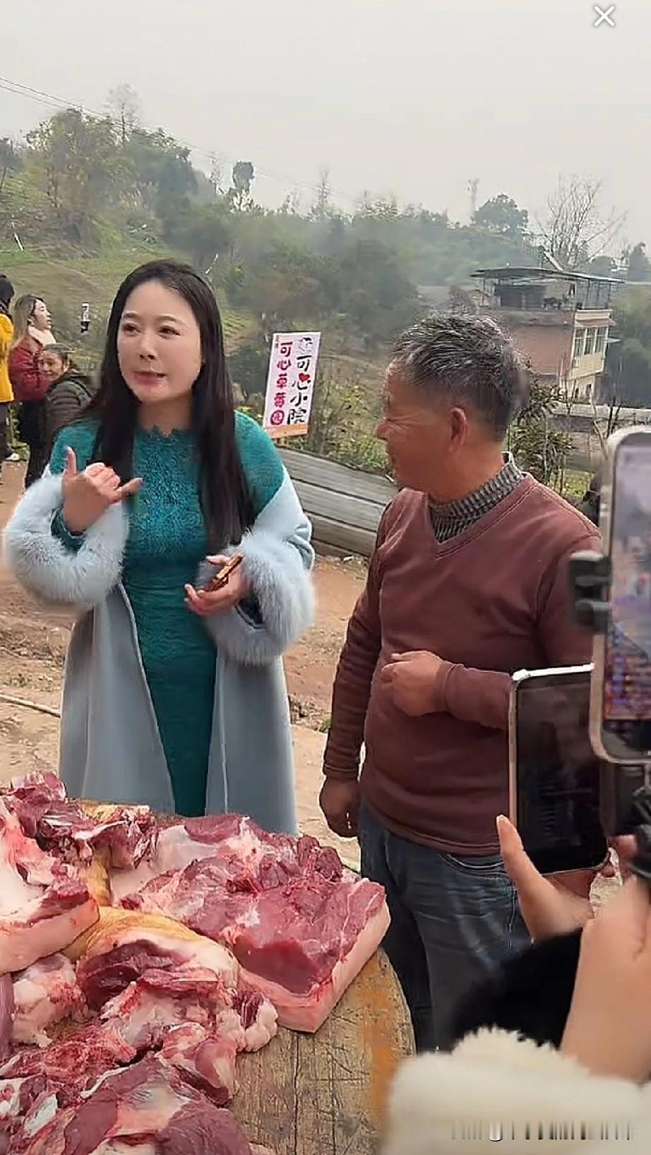 刨猪汤成全国流量密码！重庆四川湖南全卷起来，现场挤到没桌坐刨猪汤彻底火出圈