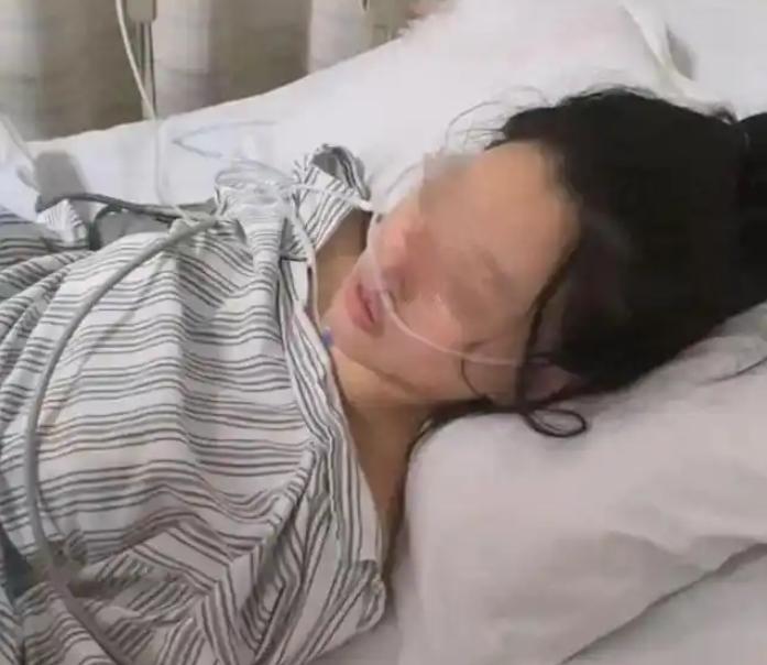 被歹徒连捅20多刀，网友：假体救了你一命！大家如今逛街真要小心一点了。马