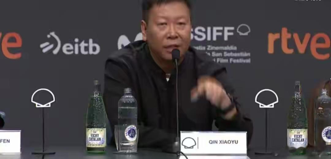 《监狱来的妈妈》在海外进行电影宣发活动时，一位白男主持人忍不住问导演，你们这部电