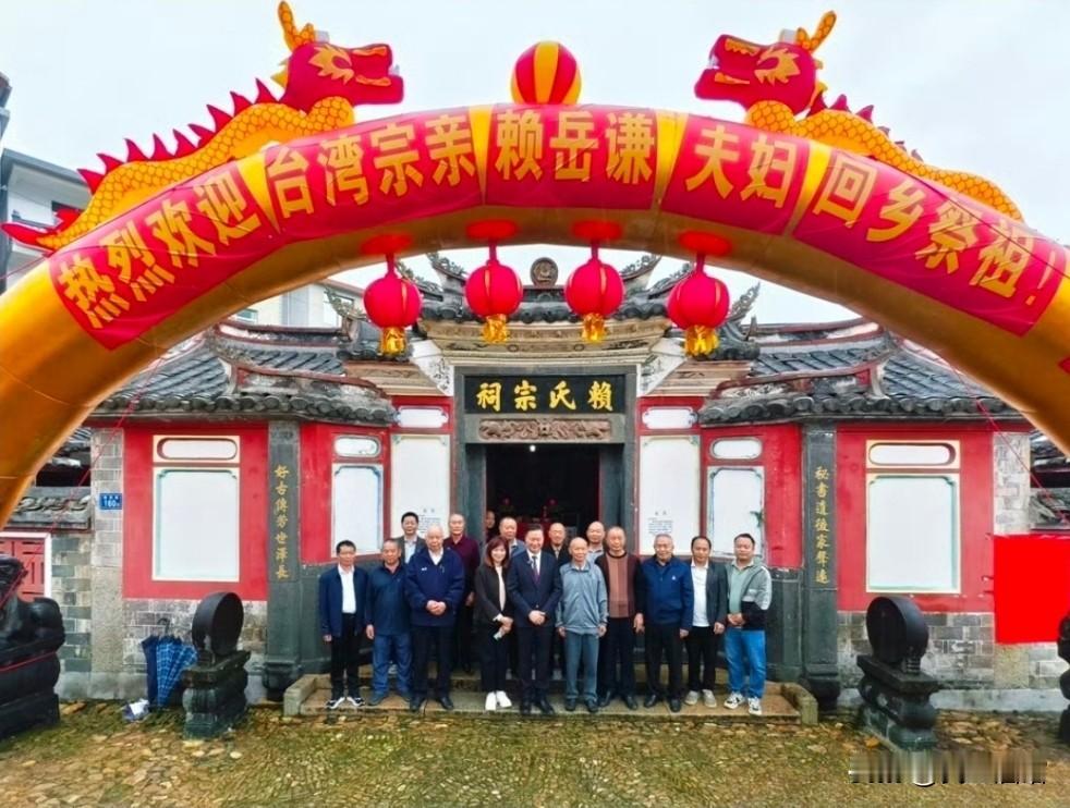 台湾的几位时政“名嘴”里面，我并不太喜欢赖岳谦，但是俗话说，“识时务者为俊杰”，