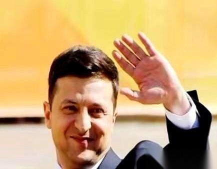 “赶紧走，飞机已经备好，我们送你。”2022年2月，电话打到泽连斯基的办公室，口