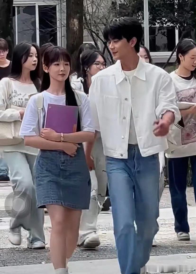 这是啥电视剧，怎么感觉群演比女主还漂亮啊