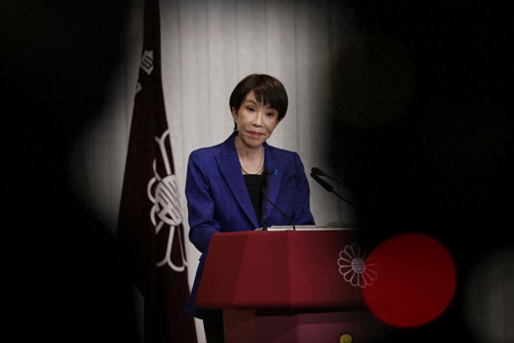 日本这回真玩脱了？军舰刚过台海，7.7级地震就来了，邻居们没一个伸手这几天，