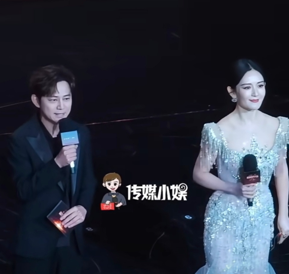 何炅谢娜一出场我的青春回来了何炅谢娜一露面，我的“青春开关”啪嗒就被打开啦😮