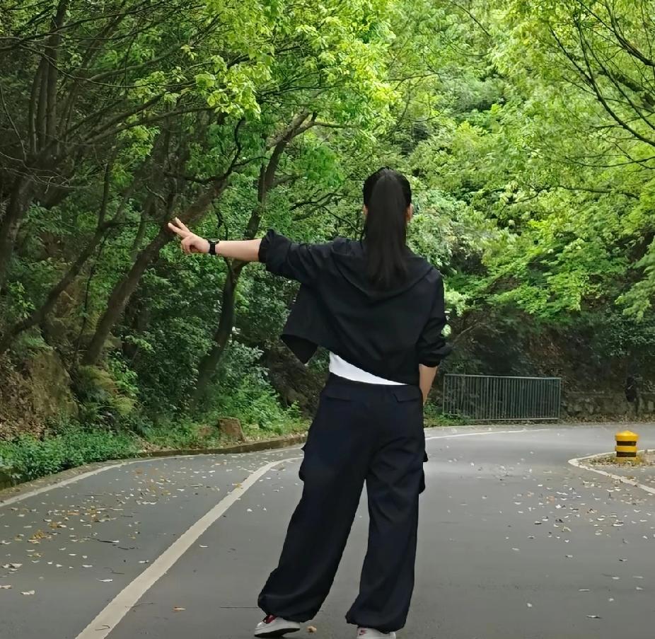 男人回避给女人说个秘密，想知道一个男人爱不爱你你就在深夜，趁他睡熟的时候不小