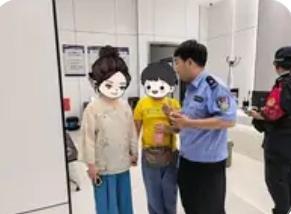 杭州妈妈崩溃，7岁儿子骑着小自行车在钱塘江边走失，“我转眼就看不到他了”，民警连