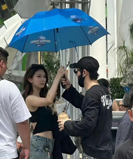 黄晓明，再次登上热搜。 8月2日，48岁的黄晓明引发热议，这次不是因为给他生